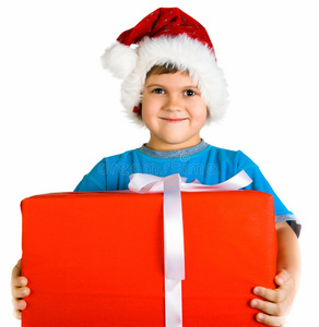 戴圣诞帽带礼物的小男孩