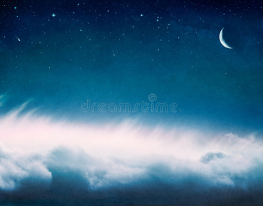 发光的云和月亮
