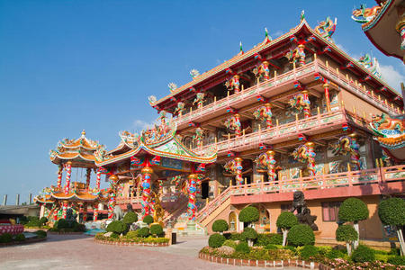 美丽的中国神社和蓝天