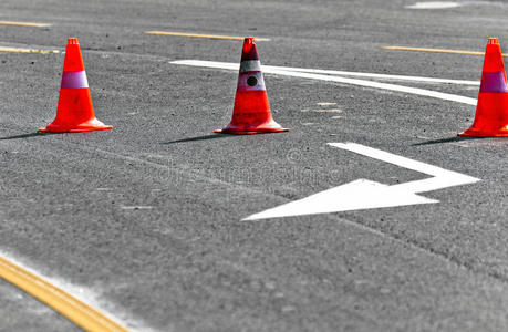 道路障碍物和标志图案图片完美是前进的路障路标图片路障图标矢量设计