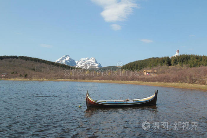 传统的罗浮顿的船和山