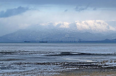 海湾对面的基奈山