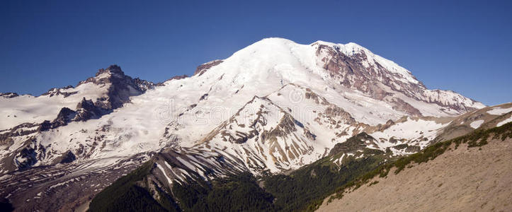 雷尼尔山晨景巴勒斯山脉地平线图片