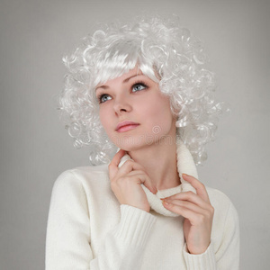 白发美女图片-白发美女素材-白发美女插画-摄图新视界