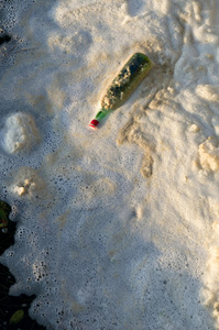 白色水污染图片-白色水污染素材-白色水污染插画-摄图新视界