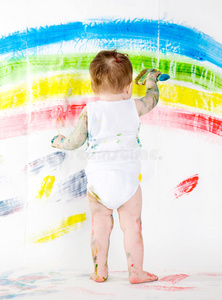 婴儿和油漆