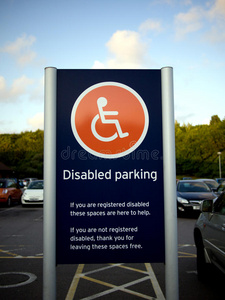 残疾人停车标志图片