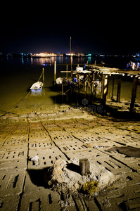 从柔佛俯瞰新加坡夜景