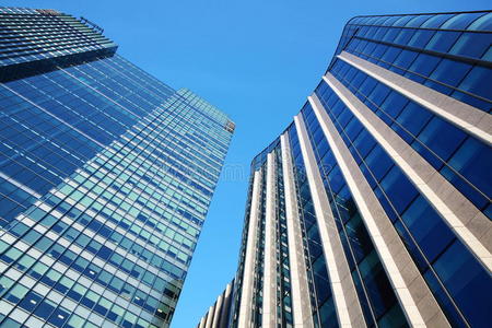 未来的玻璃钢摩天大楼图片