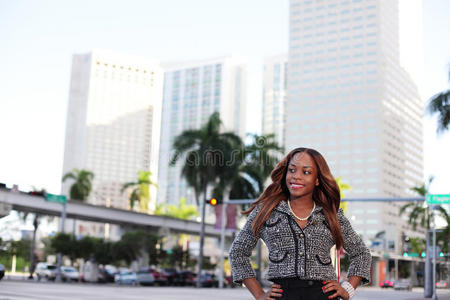 迈阿密市中心的女商人