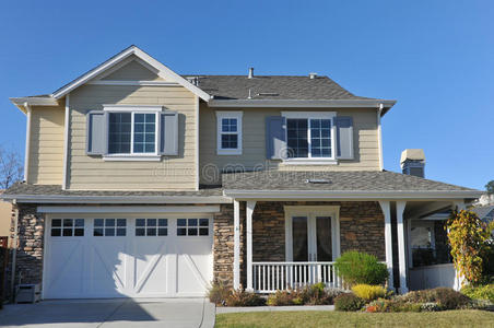 带车道的两层独栋住宅照片