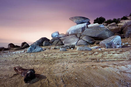 黄昏的沙漠景观图片