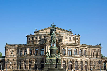 德累斯顿著名的森珀歌剧院