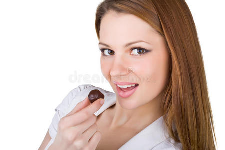 嘴巴咬吃巧克力的美女照片