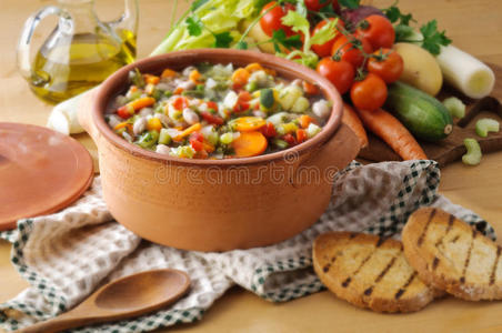 蔬菜汤和烤面包