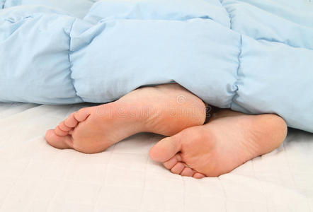 熟睡玩脚吧图片