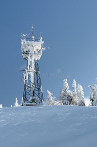 雪地电信塔