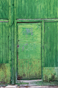 绿色木板。古门