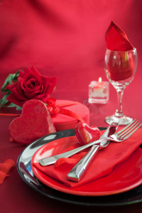 情人节浪漫餐桌布置图片