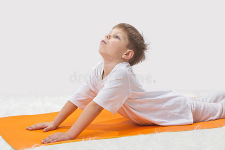 儿童瑜伽。