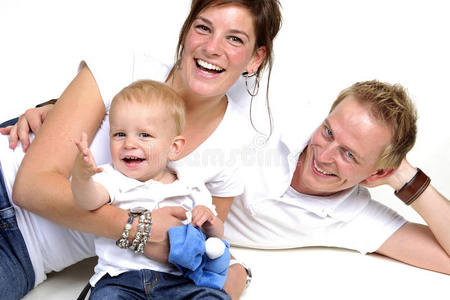 幸福的家庭。父亲母亲和小男孩