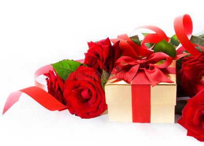 情人节金礼盒和红玫瑰