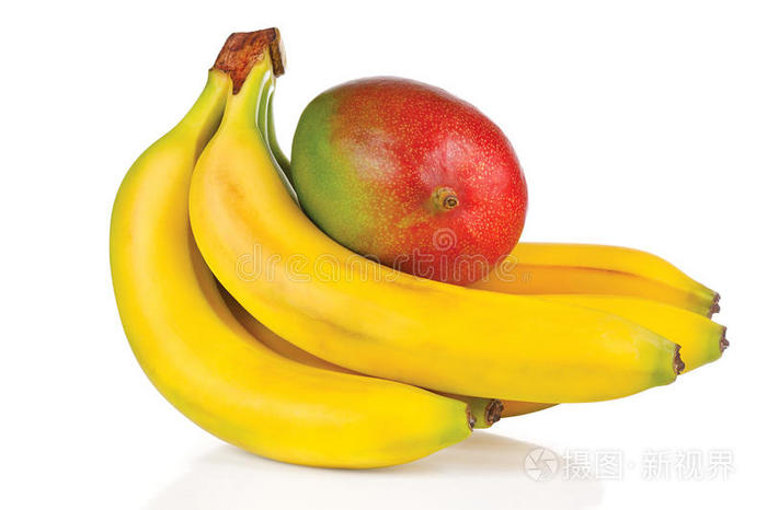新鲜芒果和一串香蕉