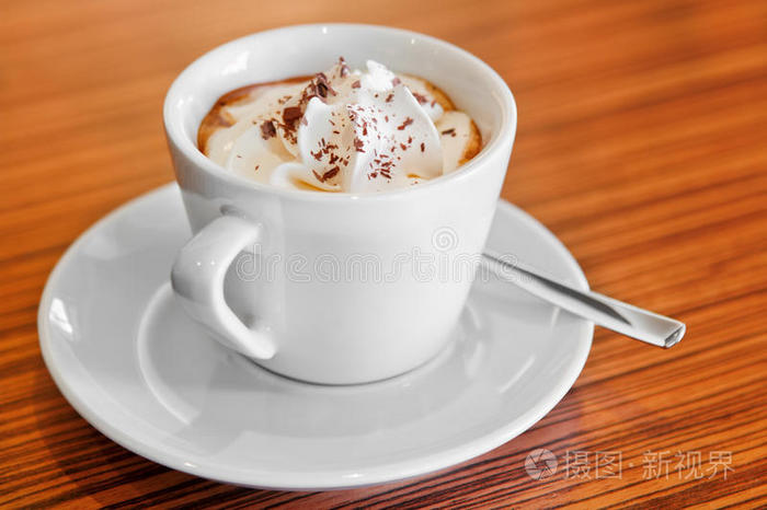 一杯生奶油咖啡