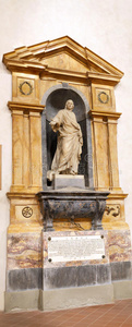 圣玛利亚教堂的雕像。佛罗伦萨。