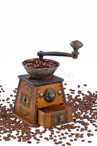咖啡的味道。咖啡豆和咖啡研磨机