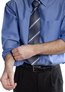 卷衬衫商人卷起袖子照片