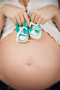 孕妇腹部与钩针靴