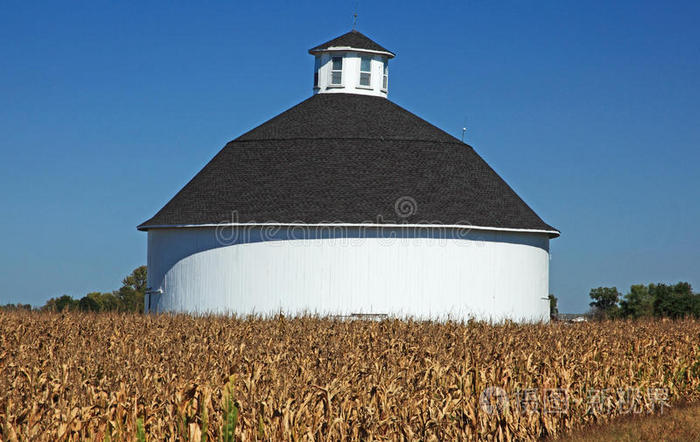 印第安纳州梅多拉城外的圆形谷仓