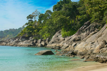 普吉岛美丽的热带海滩。泰国