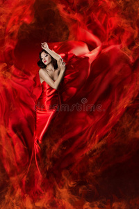红衣舞女照片