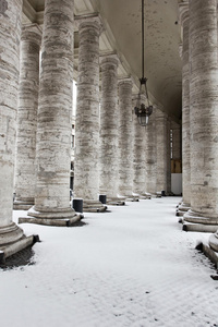 圣彼得大教堂的雪柱。