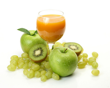 成熟的水果和果汁
