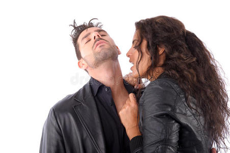 男人咬生殖器想咬男人脖子的女人照片