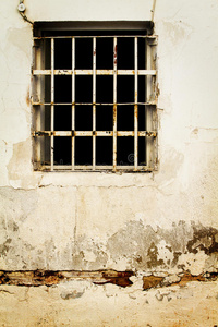 监狱似的老窗户
