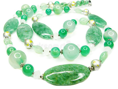 绿色半宝石珠子项链