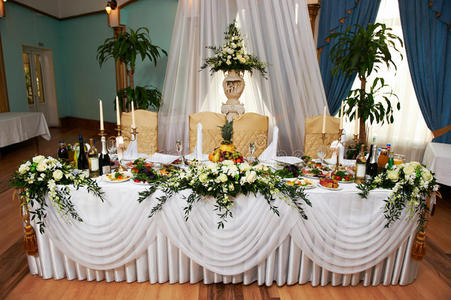 新郎新娘的餐桌