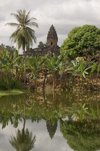 柬埔寨吴哥窟巴贡寺护城河图片