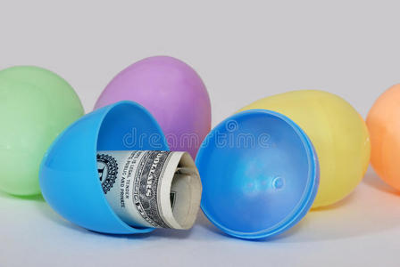 里面有现金的复活节彩蛋
