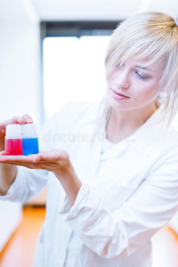 女研究员化学系学生特写