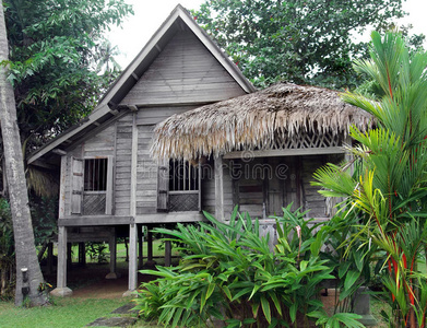 东南亚民族乡村高跷屋照片