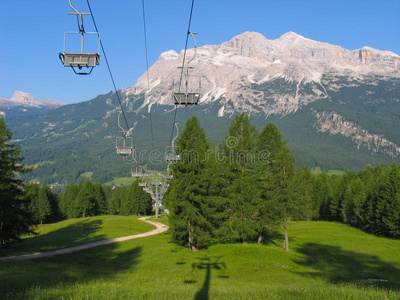 意大利夏季的升降椅。滑雪升降机