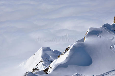 奥地利阿尔卑斯山，白雪覆盖的山脊