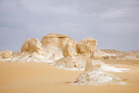埃及白沙漠的地层岩石
