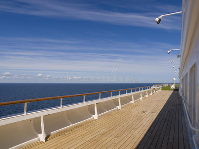 游轮甲板线图片