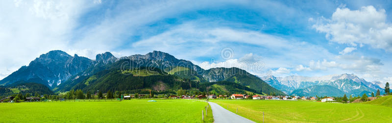 阿尔卑斯山夏季景观